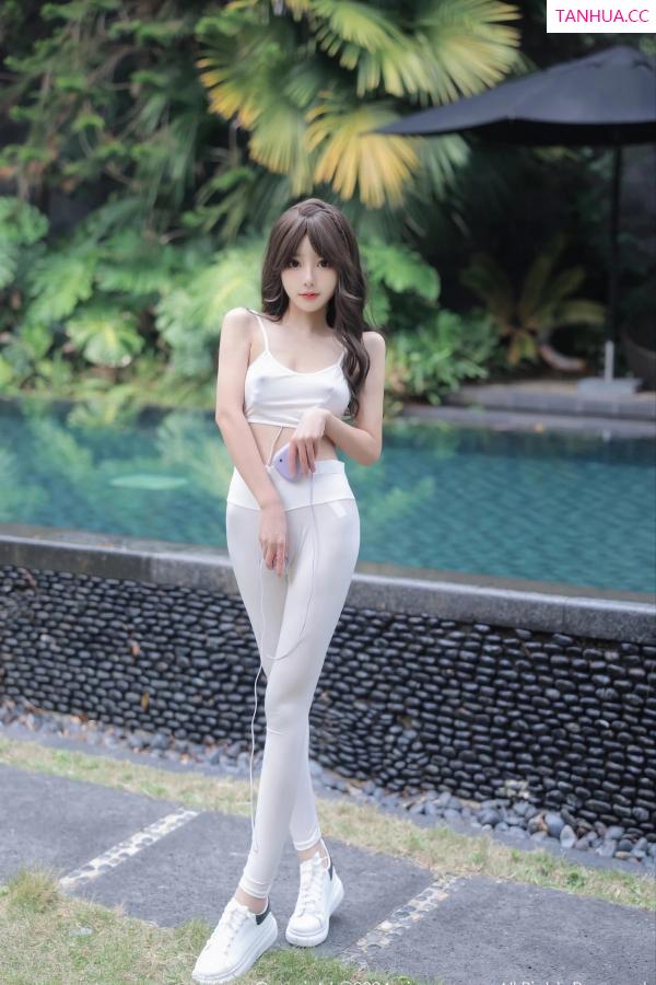   [XiuRen]高清写真图 2024.02.23 No.8132 桃妖夭 新人美腿第77张图片
